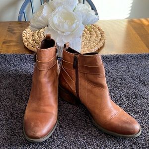 Vince Camuto Women’s Boots Size 8M/38
